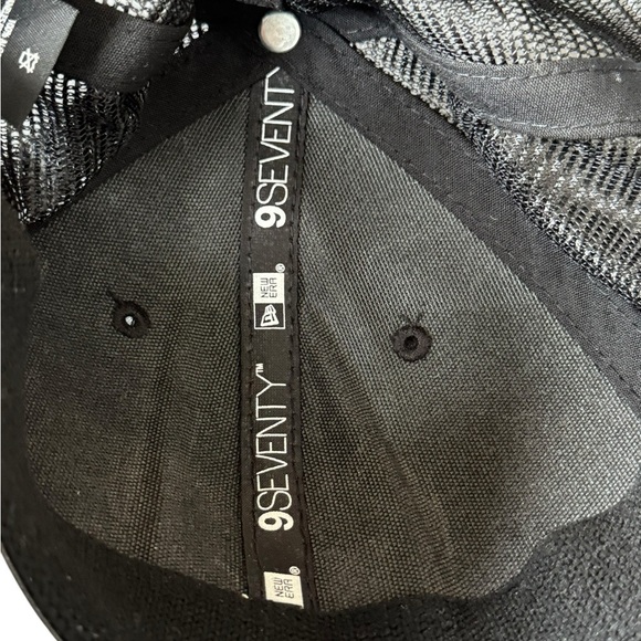 New Era Black and White 76 Cap - Picture 15 of 16